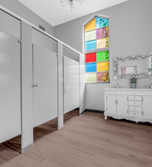 More Photos Of 801 E Park Ave, Fairmont Storefront For Sale