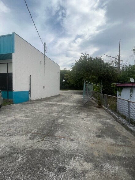 More Photos Of 7715 Lem Turner Rd, Jacksonville Auto Repair For Sale