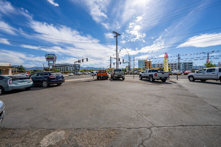 More Photos Of 348 N Riverside Ave, Medford Auto Repair For Lease