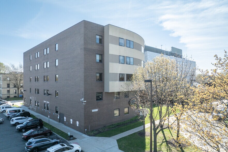 More Photos Of 680 Broadway, Paterson Hospital For Lease