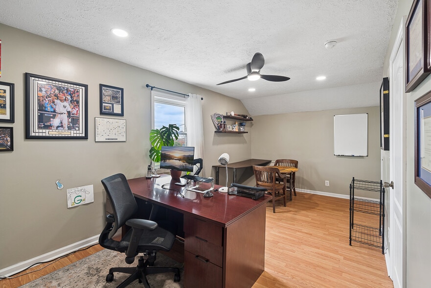 More Photos Of 207 University Ave, Lebanon Office For Sale