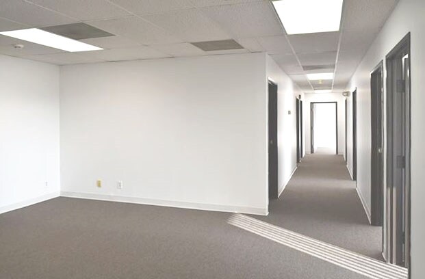 More Photos Of 24401-24415 Halsted Rd, Farmington Hills Light Manufacturing For Lease