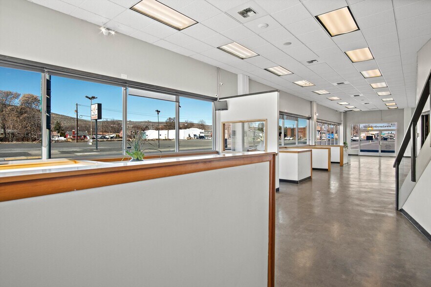 More Photos Of 548 Basin St SW, Ephrata Service For Sale