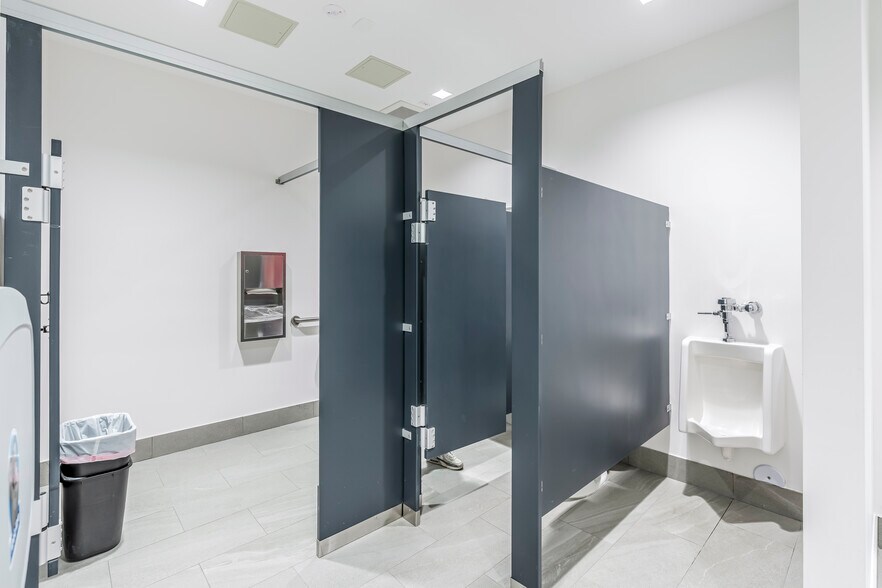 More Photos Of 1014 N Dixie Hwy, Lake Worth Beach Loft Creative Space For Sale