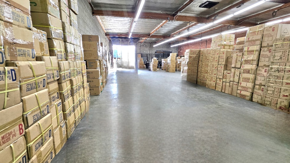 More Photos Of 950 E Pico Blvd, Los Angeles Warehouse For Lease