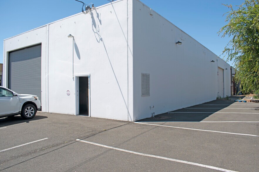 More Photos Of 2111 Bluebell Dr, Santa Rosa Service For Lease