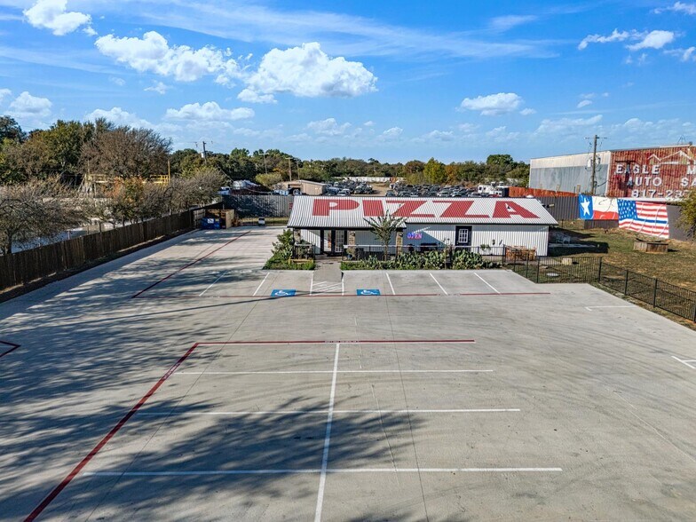 More Photos Of 9805 Jacksboro Hwy, Fort Worth Freestanding For Sale