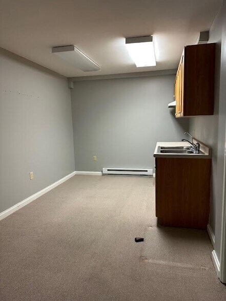 More Photos Of 3250 Seneca Tpke, Canastota Rehabilitation Center For Lease