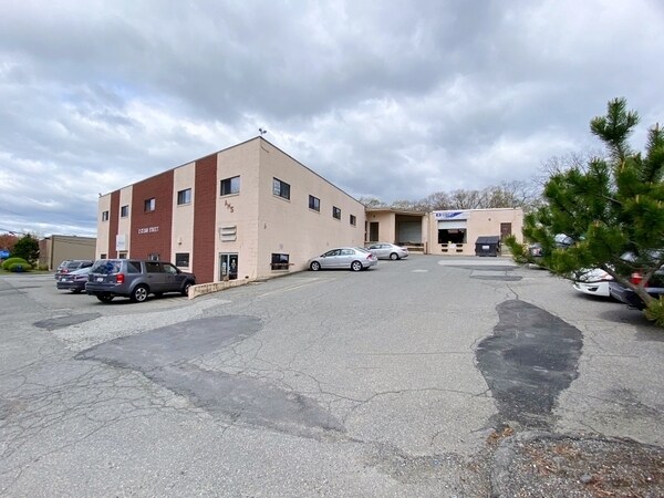More Photos Of 2 Cedar St, Woburn Service For Lease