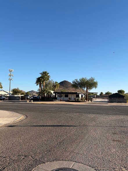 Primary Photo Of 1974 E Deer Valley Rd, Phoenix Contractor Storage Yard For Sale