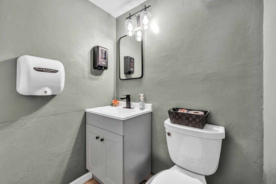 More Photos Of 1824 E Broad St, Columbus Office Residential For Lease