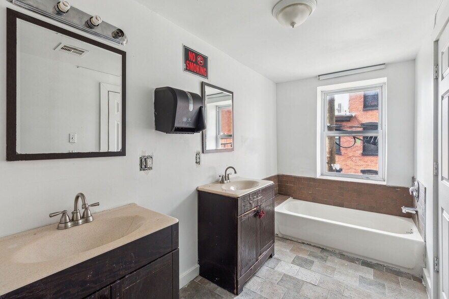 More Photos Of 3475 Collins St, Philadelphia Warehouse For Lease