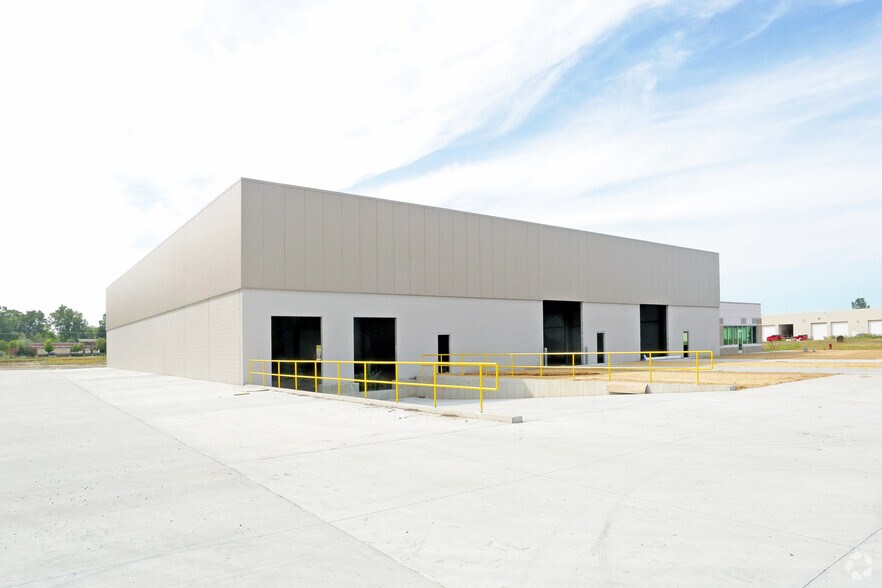 More Photos Of 13870 Cavaliere Dr, Shelby Township Manufacturing For Lease