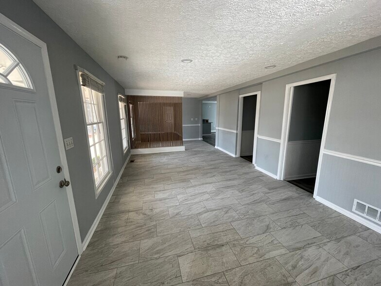 More Photos Of 3036 NE Roswell Rd, Marietta Office Residential For Lease