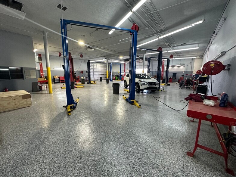 More Photos Of 3105 E Sahara Ave, Las Vegas Auto Repair For Lease