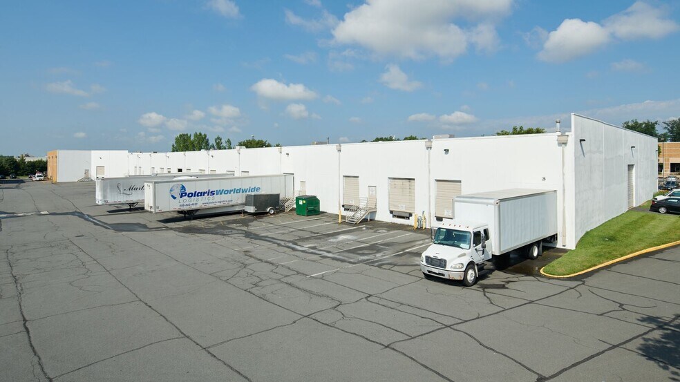 More Photos Of 22660 Executive Dr, Dulles Unknown For Lease