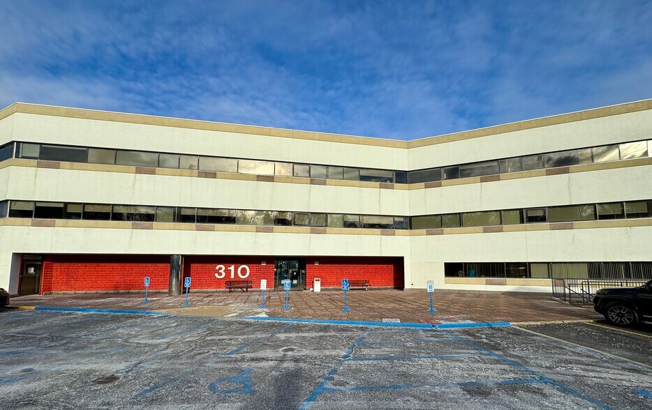 More Photos Of 310 E Shore Rd, Great Neck Medical For Lease