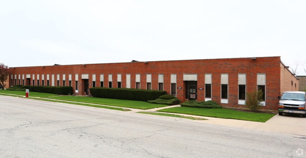 More Photos Of 1515-1545 W Jarvis Ave, Elk Grove Village Warehouse For Lease
