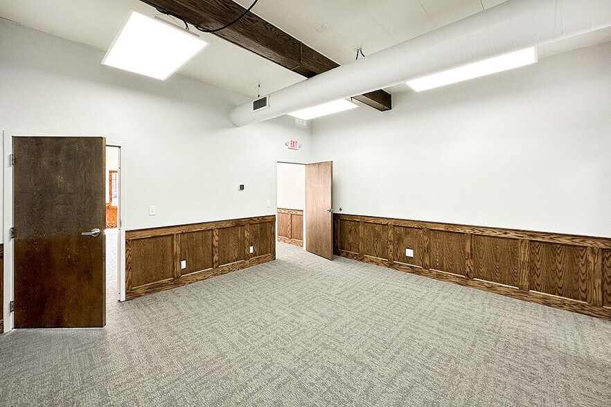 More Photos Of 166 Main St, Springfield Office For Sale