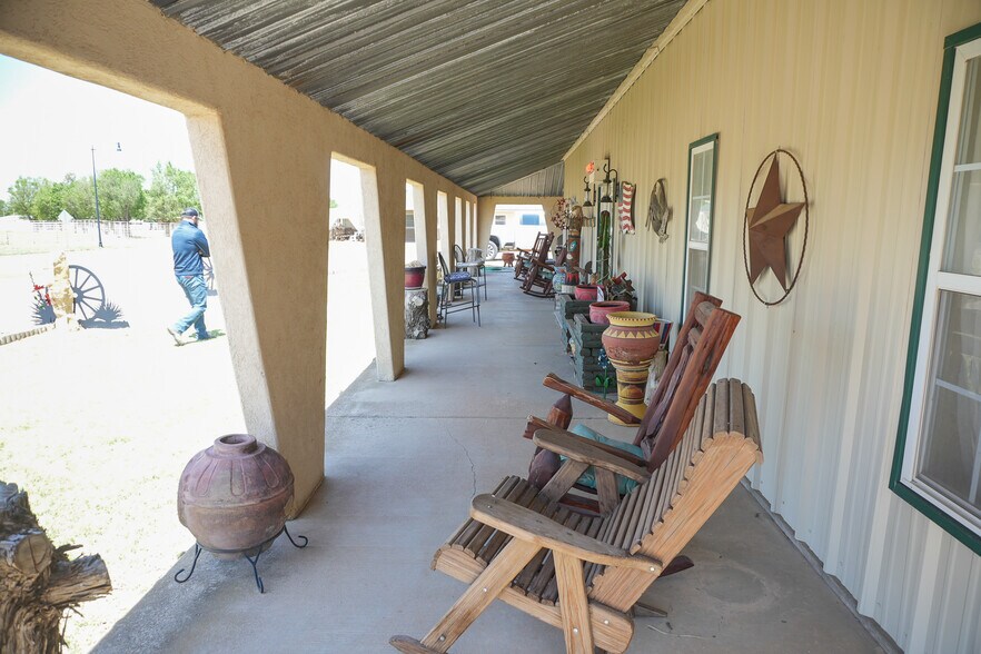 More Photos Of 1122 Douglas Ave, Beaver Hotel For Sale