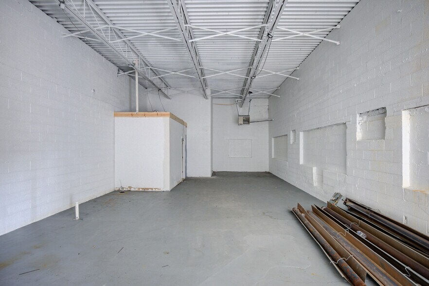 More Photos Of 6400 E Nevada Ave, Detroit Warehouse For Sale