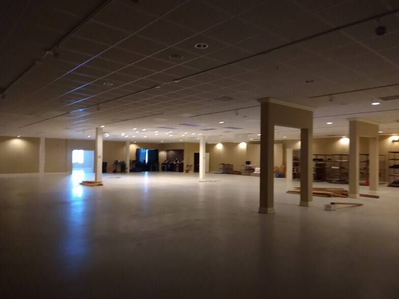 More Photos Of 1750 Longleaf Blvd, Lake Wales Light Distribution For Sale