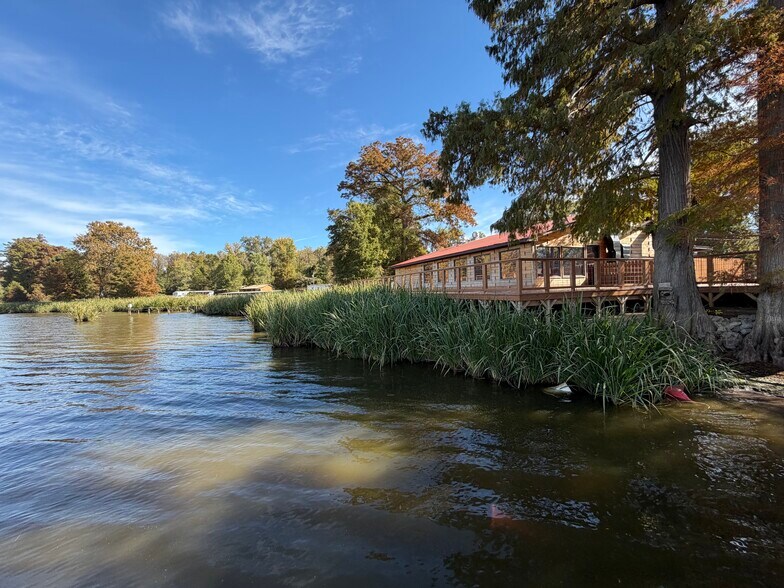 More Photos Of 600 E Lakeview Dr, Hornbeak Restaurant For Sale