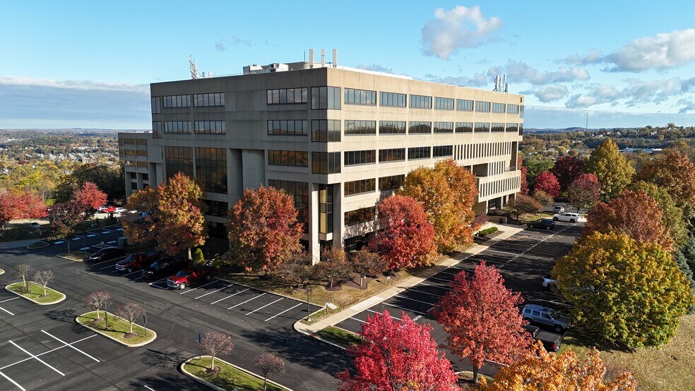 More Photos Of 730 Holiday Dr, Pittsburgh Office For Lease