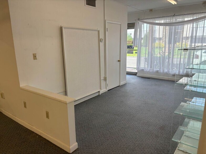 More Photos Of 73-77 Connecticut Blvd, East Hartford Freestanding For Lease