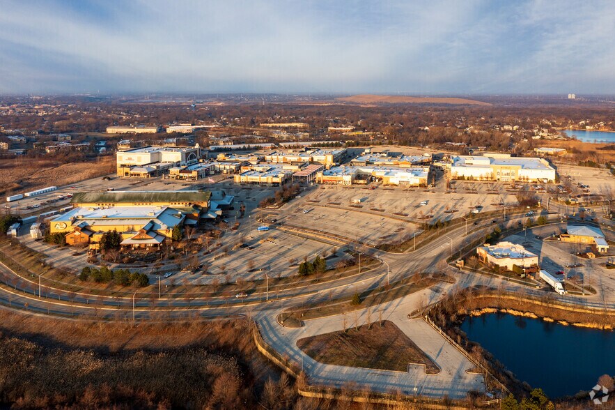 More Photos Of 619-699 E Boughton Rd, Bolingbrook Unknown For Lease