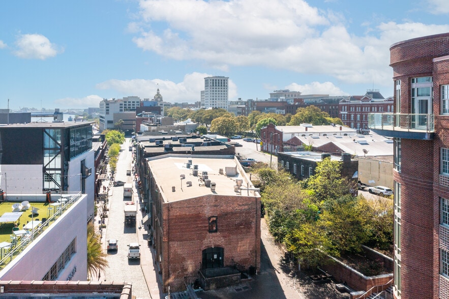 More Photos Of 313 W River St, Savannah Freestanding For Lease