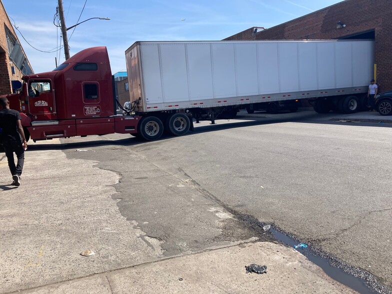 More Photos Of 721-731 Berriman St, Brooklyn Warehouse For Lease