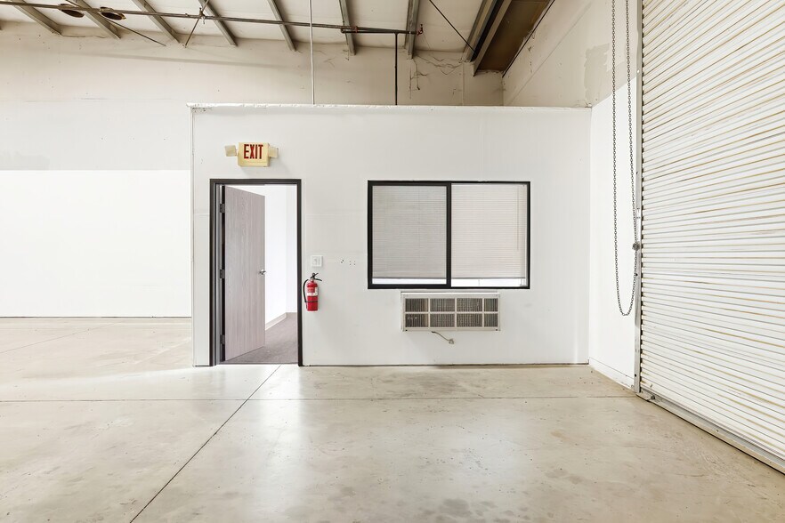 More Photos Of 2200-2248 MaryAnne Dr, Turlock Warehouse For Lease