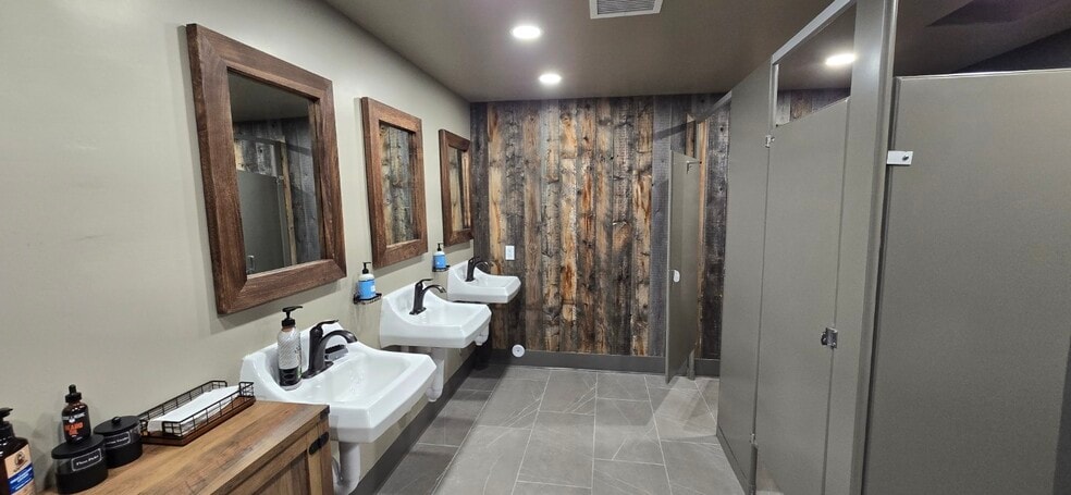More Photos Of 260 Sam Hill Aly, Prescott Warehouse For Lease