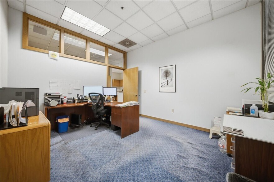 More Photos Of 700 University Ave, Sacramento Office For Lease