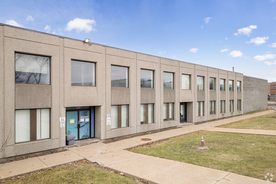 More Photos Of 2300 Rue Cohen, Montréal Warehouse For Sale