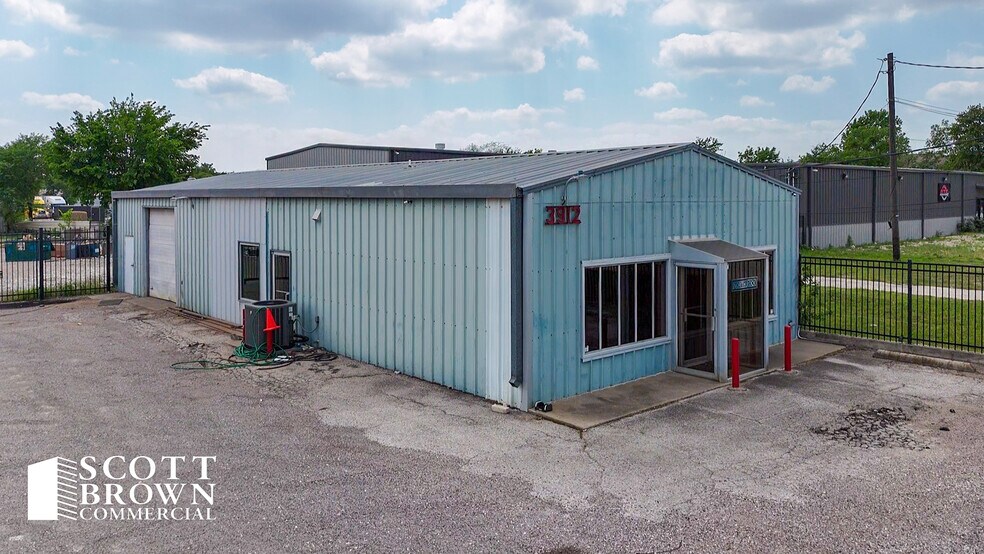 Primary Photo Of 3912 E McKinney St, Denton Warehouse For Lease