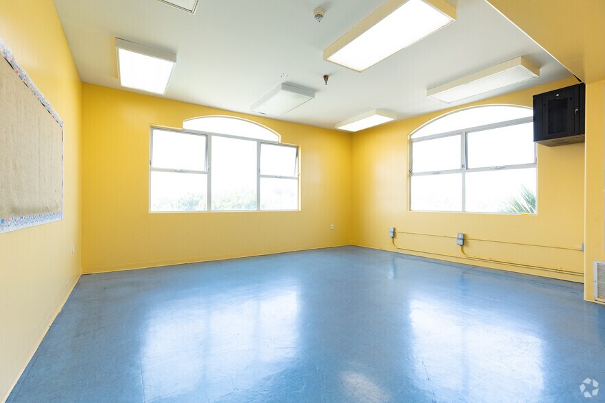 More Photos Of 1518 S Robertson Blvd, Los Angeles Schools For Lease