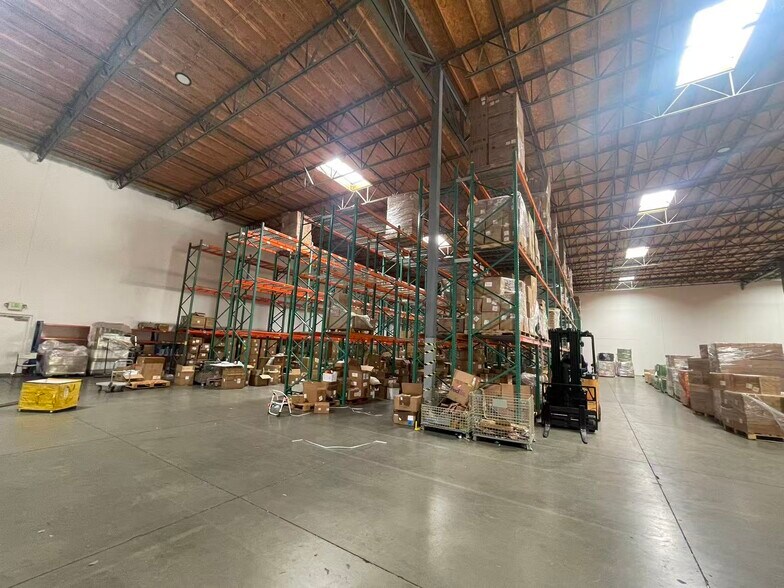 More Photos Of 9520 7th St, Rancho Cucamonga Warehouse For Lease