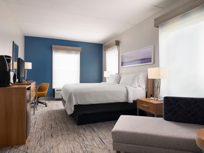 More Photos Of 110 James Dr E, Saint Rose Hotel For Sale