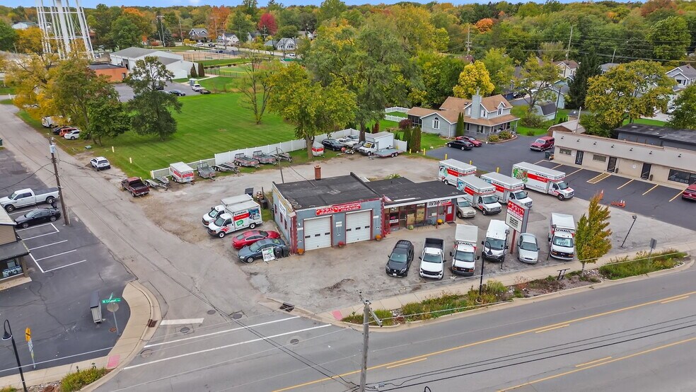 More Photos Of 1001-1003 Calumet Ave, Valparaiso Auto Repair For Sale