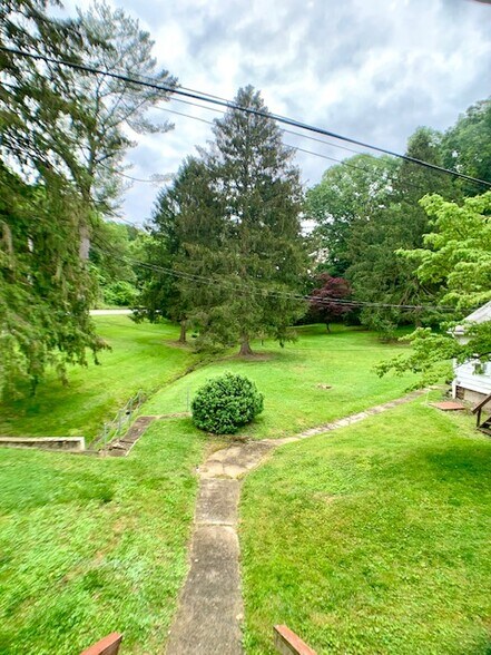 More Photos Of 862 Iron Ridge Rd, Spring Grove Apartments For Sale