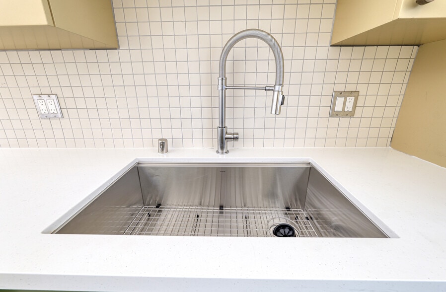 More Photos Of 6615 Franklin Ave, Los Angeles Apartments For Sale