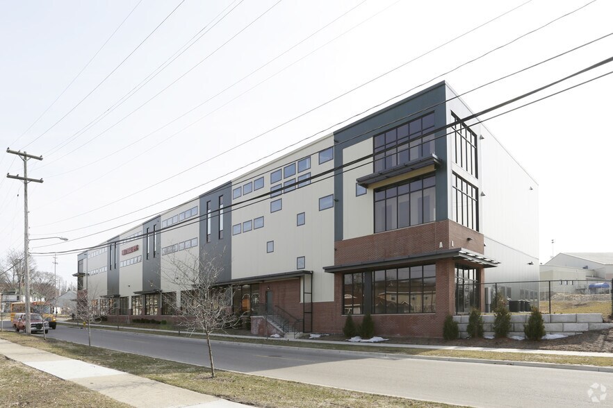 More Photos Of 1005 Clancy Ave NE, Grand Rapids Self Storage For Lease