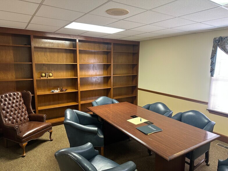 More Photos Of 3805 Forrestgate Dr, Winston-Salem Office For Sale