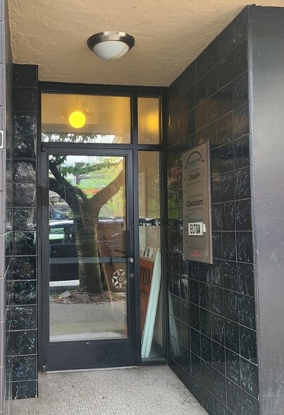 More Photos Of 7109 Woodlawn Ave NE, Seattle Storefront Retail Office For Lease