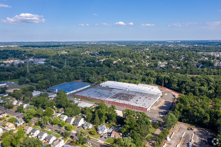 More Photos Of 207 Pond Ave, Middlesex Warehouse For Lease