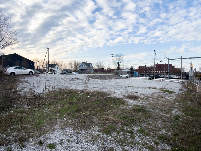 More Photos Of 2203 Navarre Rd, Canton Auto Dealership For Sale