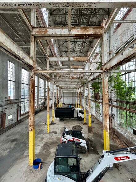 More Photos Of 620 Spring St, North Dighton Warehouse For Lease