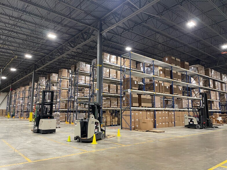 More Photos Of 2415 US Highway 78, Moody Distribution For Lease